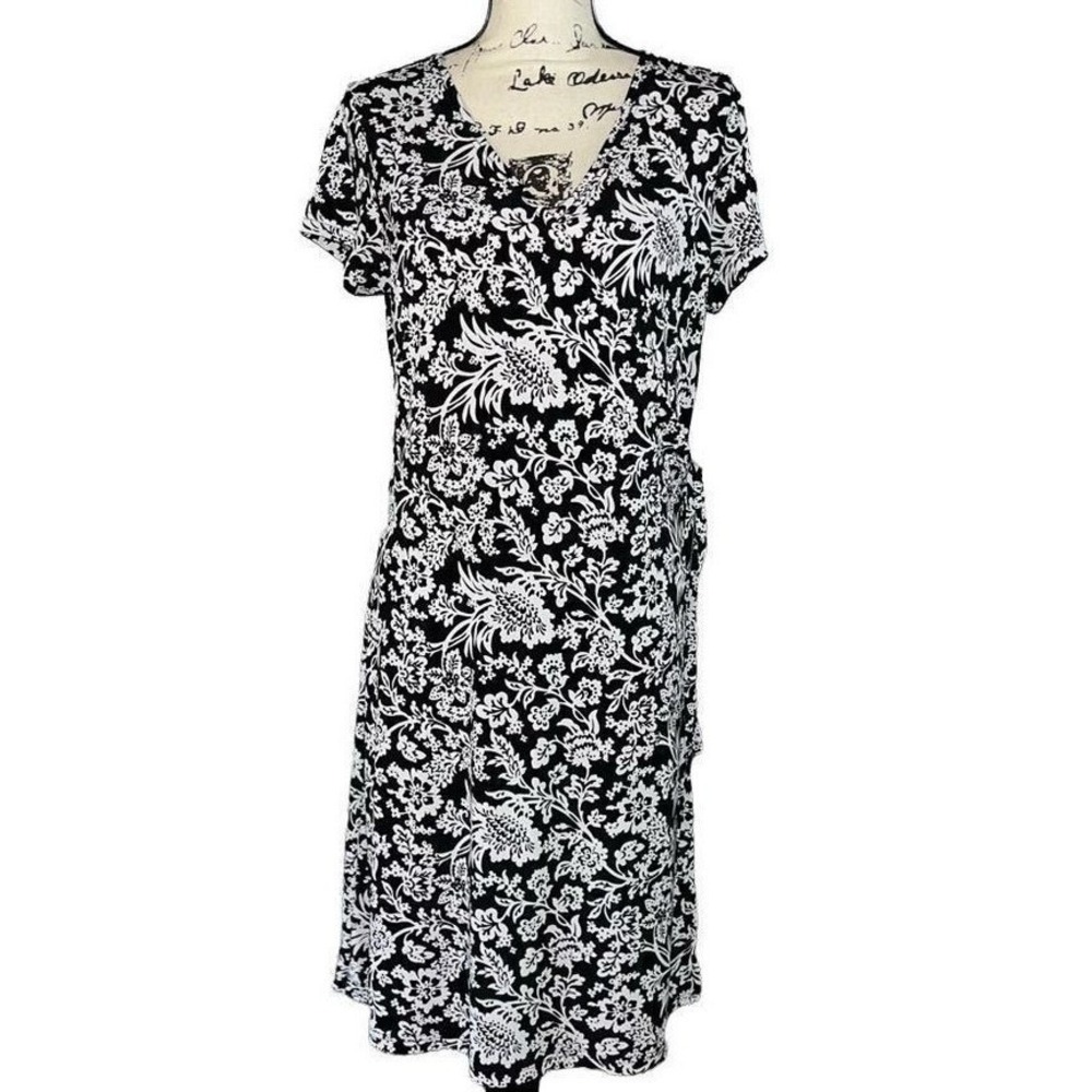 Attention Womens Black White Floral Wrap Dress Short Sleeve V-Neck Medium